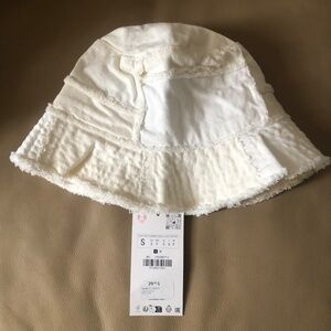 Zara beige off-white ecru patchwork bucket hat